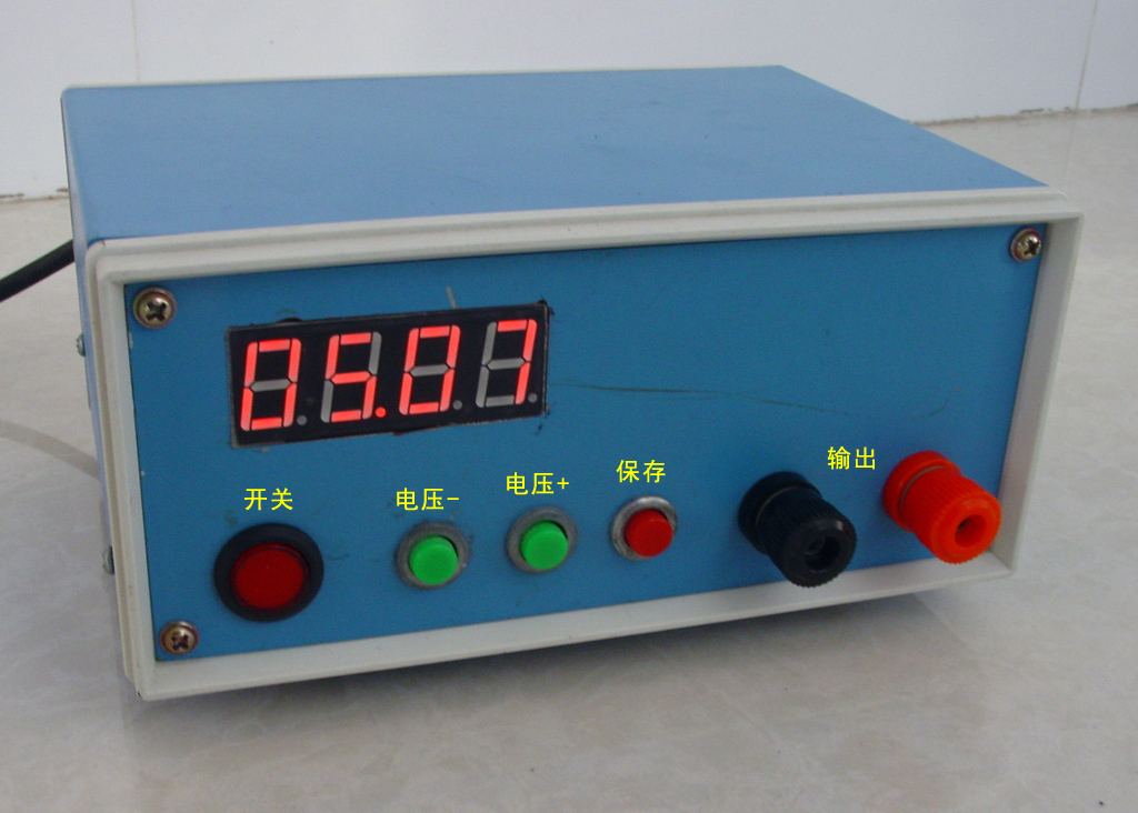 圖8-23  制作好的數(shù)控穩(wěn)壓電源.jpg