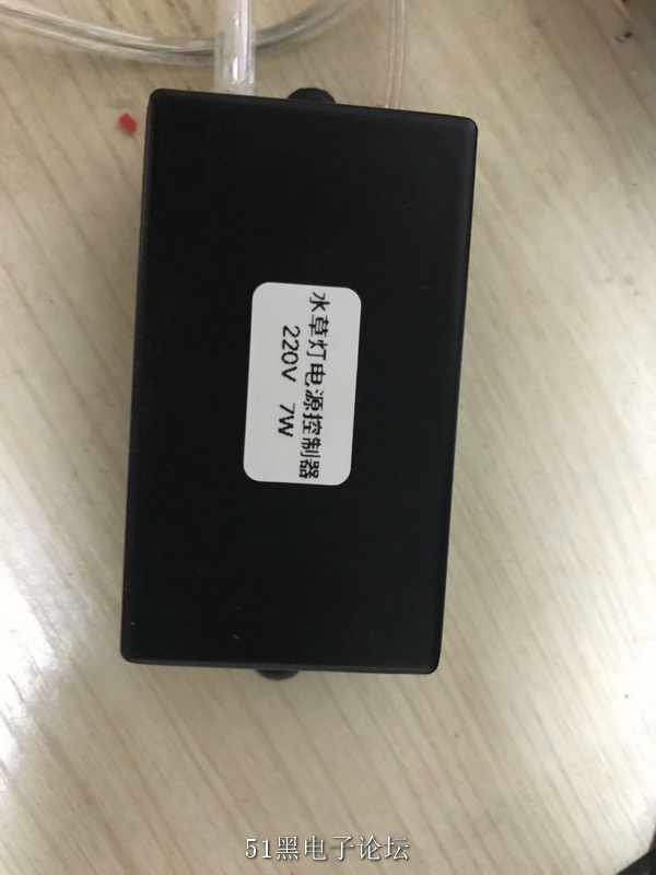 电源控制器，里面的恒流电路板是自己做的+买的开关电源模块，然后加了个某宝的外壳，标签打印机打了个标签  ...