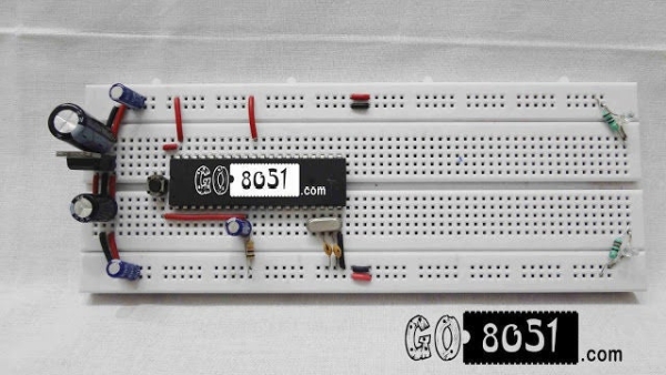 Programming-P89V51RD2-8051-Microcontroller-on-Breadboard.jpg